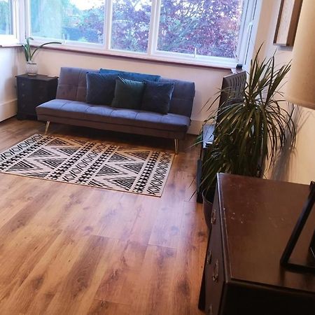 2 Bed Flat, Bounds Green, Piccadilly Line, London N11 Buitenkant foto