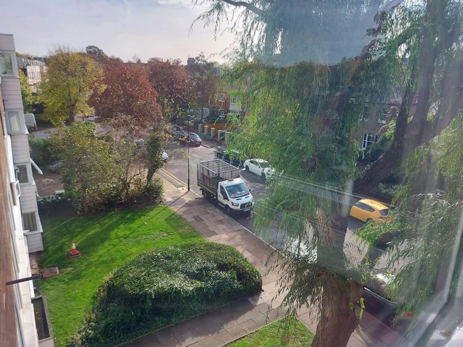 2 Bed Flat, Bounds Green, Piccadilly Line, London N11 Buitenkant foto