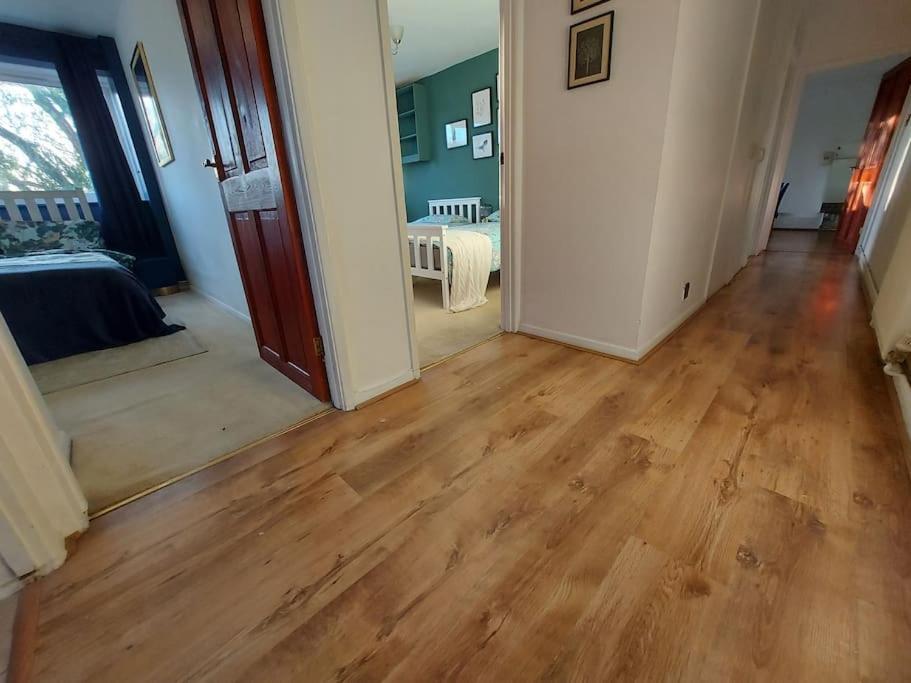2 Bed Flat, Bounds Green, Piccadilly Line, London N11 Buitenkant foto